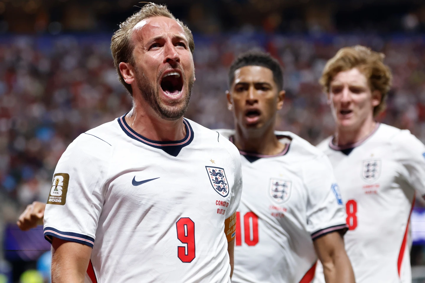 de la roja a Quansah al penal de Kane sobre Brian Gutiérrez