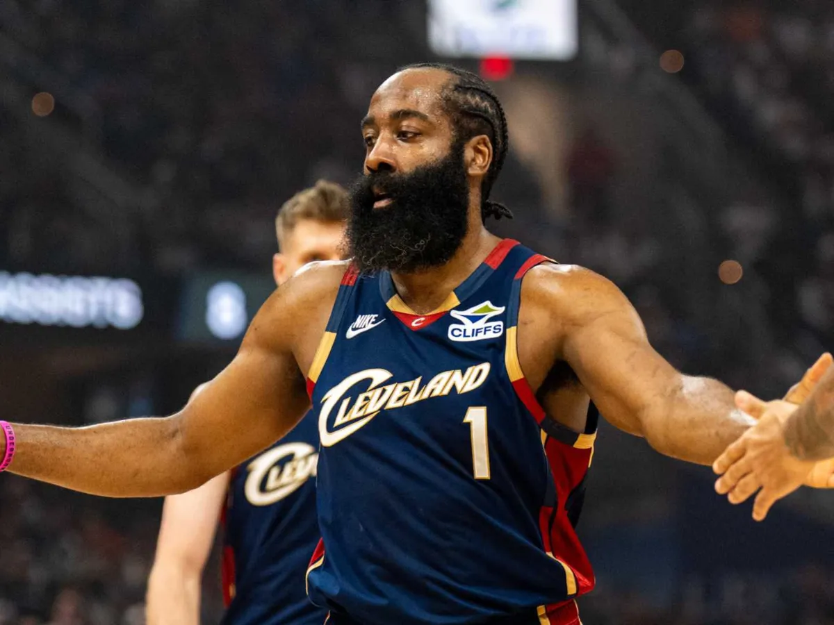 Harden espera por la decisión de LeBron James