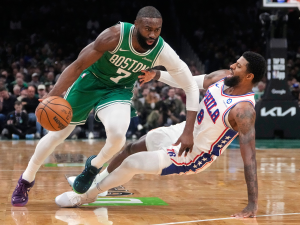 Philadelphia adquiere a Jaylen Brown a cambio de Paul George