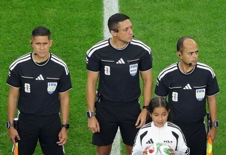 Mundial de Fútbol: Terna arbitral venezolana liderada por Valenzuela en partido por el tercer lugar Inglaterra