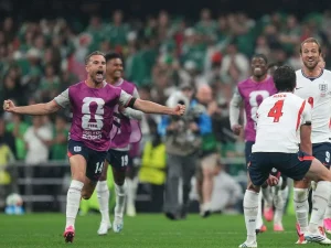 Jordan Henderson se lesiona en celebración de Inglaterra
