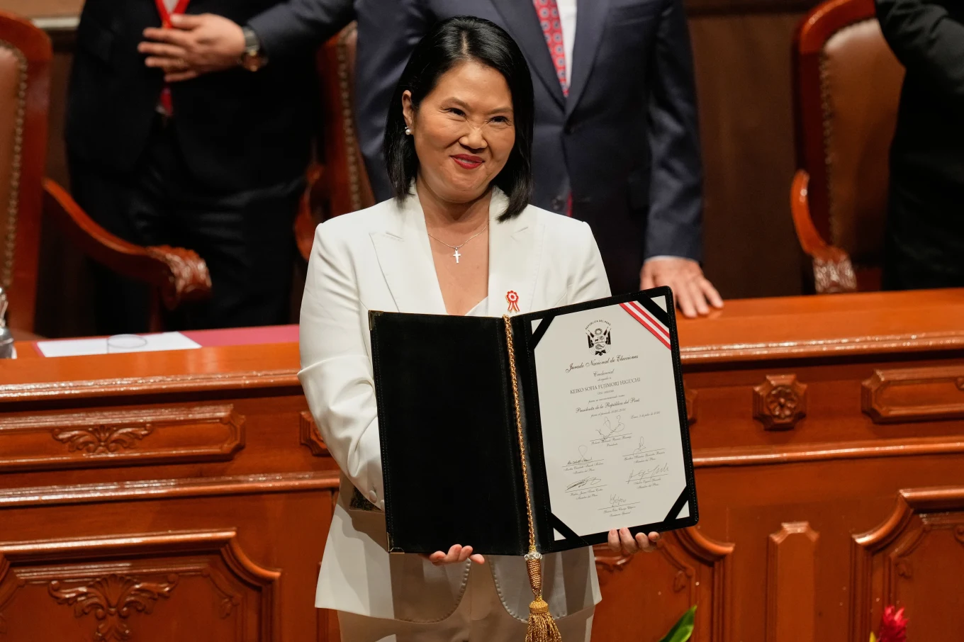 Keiko Fujimori asume la presidencia de Perú