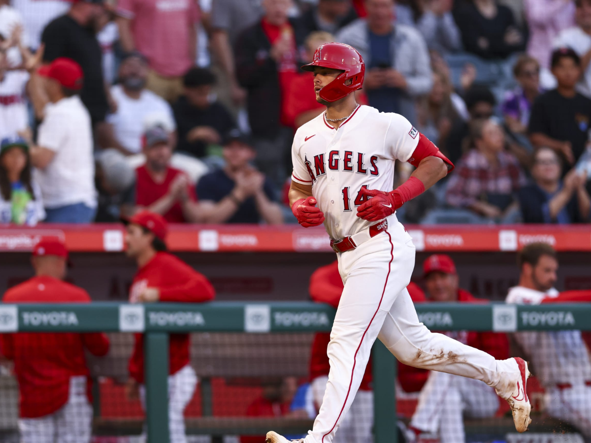 Rangers adquieren a Logan O'Hoppe y Chase Silseth desde los Angelinos