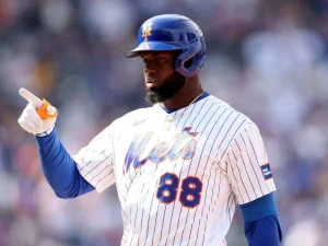 Luis Robert Jr. completó tercer juego de rehabilitación