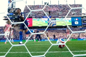 Francia avanza a cuartos de final derrota a Paraguay 1-0
