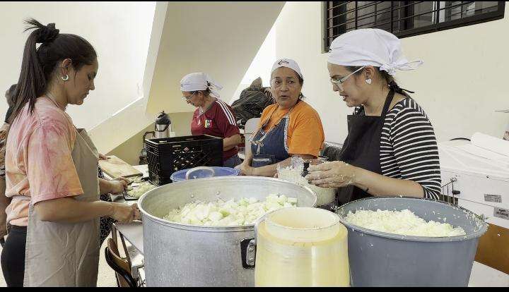 En Valera preparan alimentos congelados para afectados terremotos
