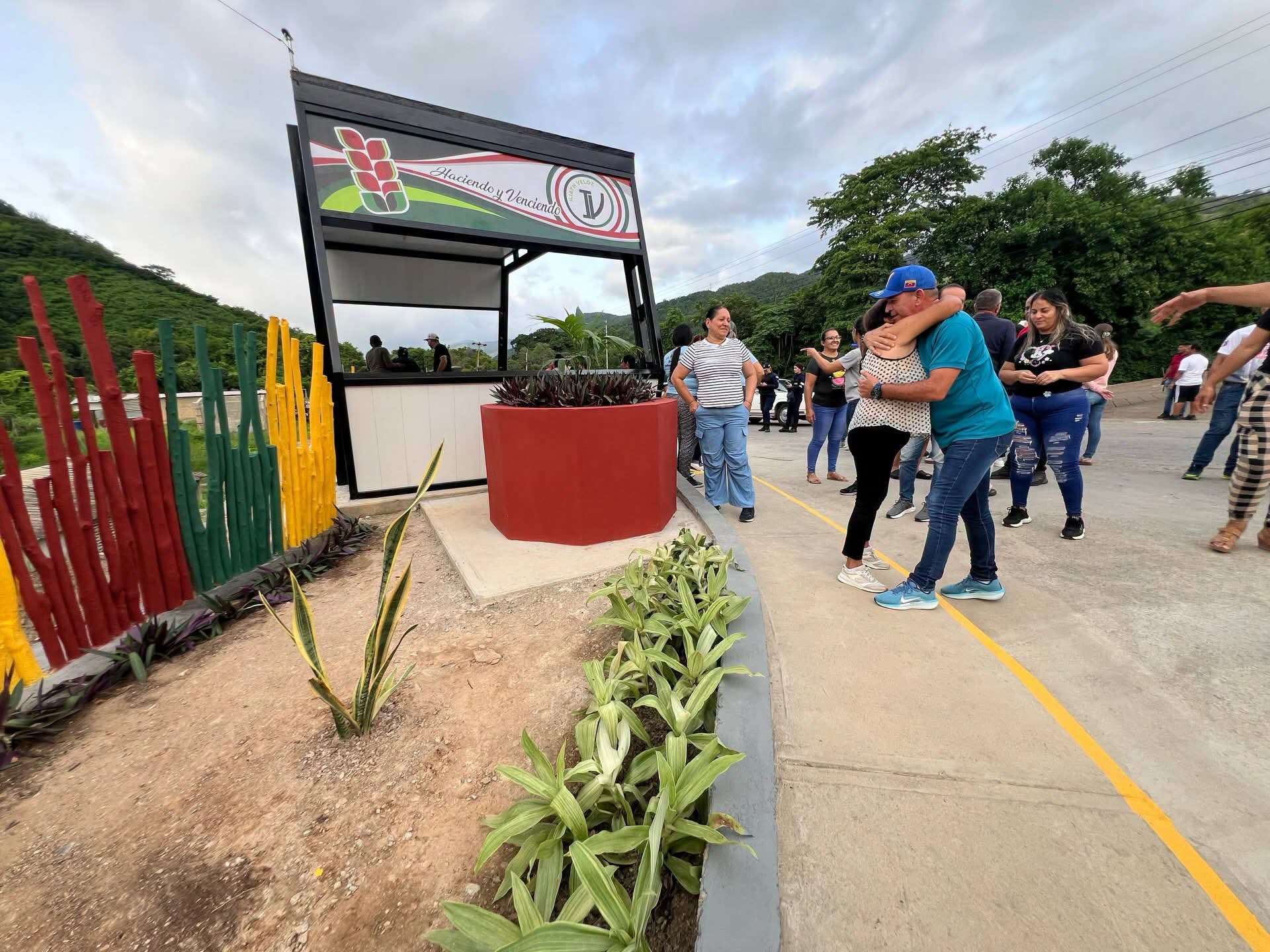 Inauguraron nuevas y modernas paradas en el tramo San José - Carúpano