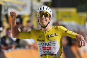 Tadej Pogacar ya es una leyenda viva del ciclismo mundial, gana la etapa 19 y roza su quinto Tour de Francia