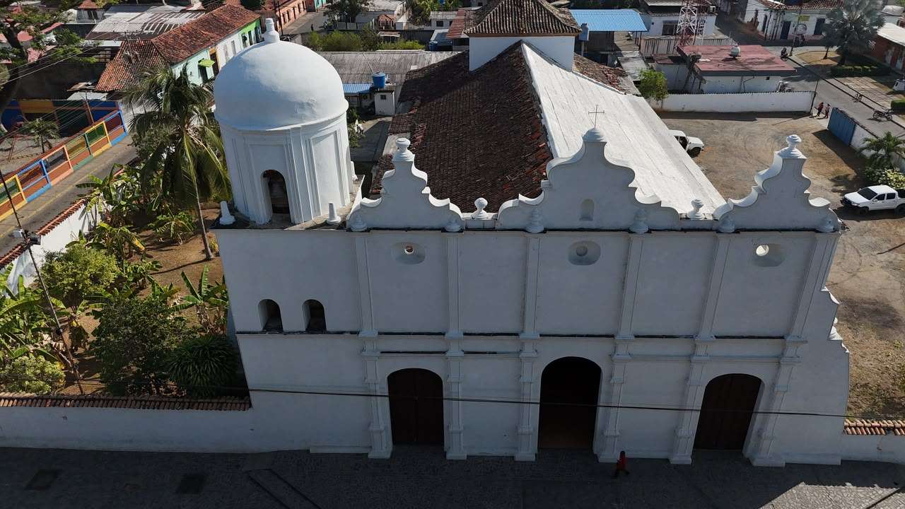 Colapsó en Portuguesa fachada lateral de la iglesia San Fernando Rey