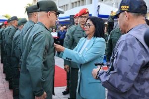Presidenta Rodríguez designa Alto Mando Militar y comandantes de las REDI