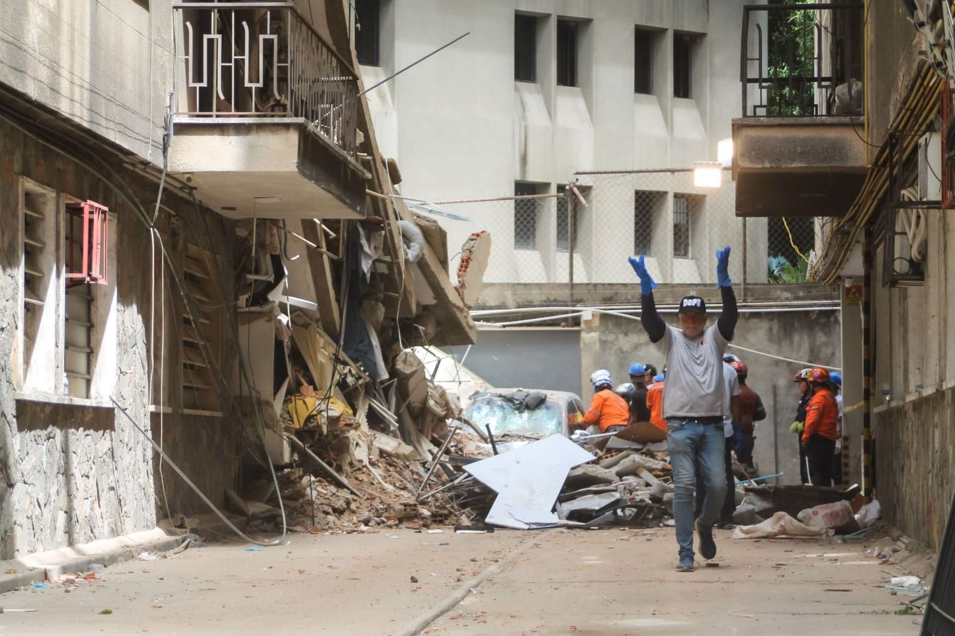 Siete edificios se cayeron ante la fuerza del terremoto en Caracas