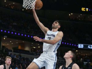 Santi Aldama ahora jugará para los Mavericks