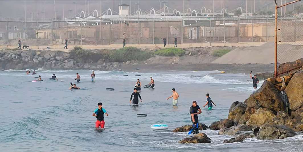 Más de 1.500 migrantes han ingresado a Ceuta en los últimos diez días