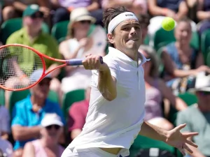 Taylor Fritz dominó a Patrick Kypson en Wimbledon