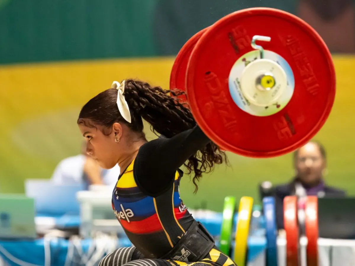 Valeria Osorio duplicó en Mundial de Pesas