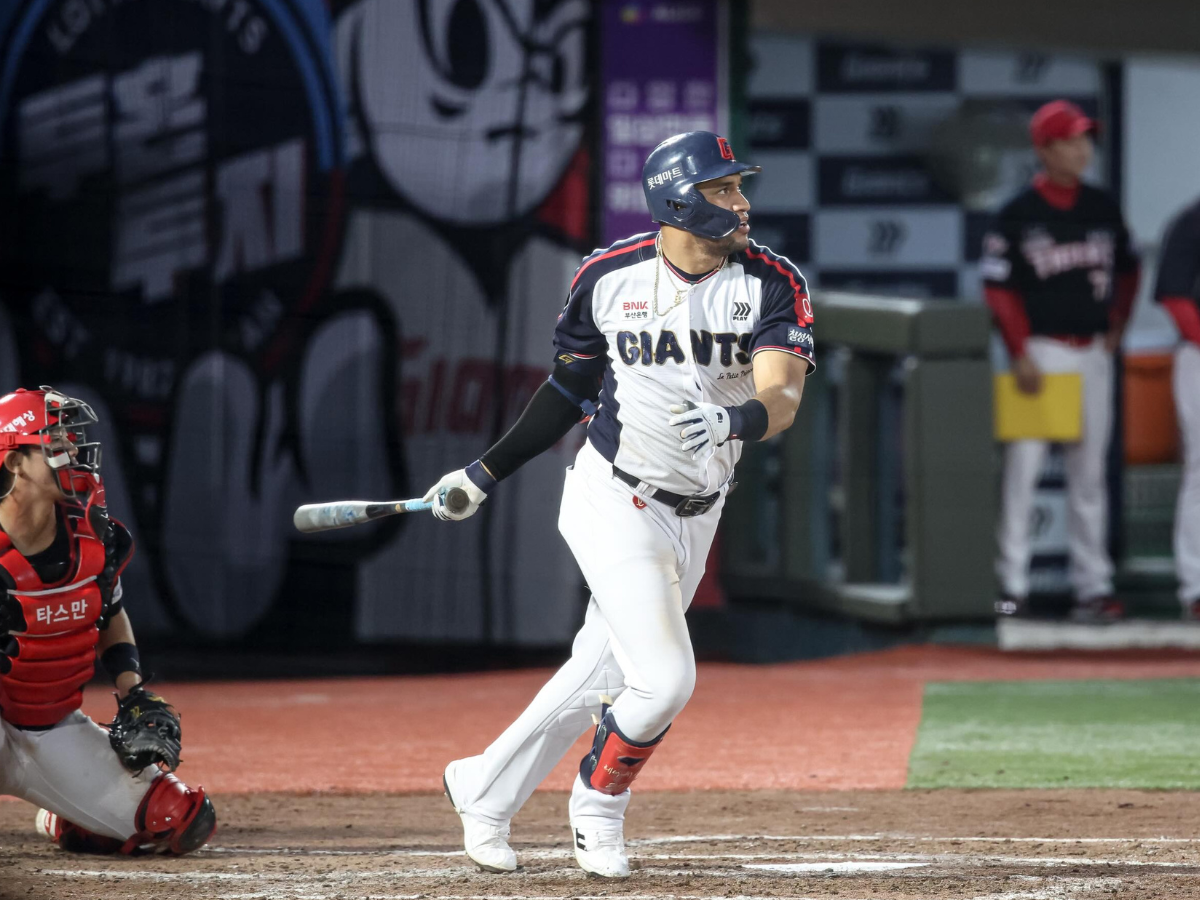 Víctor Reyes triplicó en paliza de Gigantes de Lotte en Corea