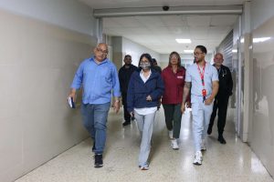 Delcy Rodríguez supervisa hospitales que atienden a damnificados