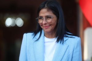 Presidenta (E) condecora a personal humanitario de la Unión Europea