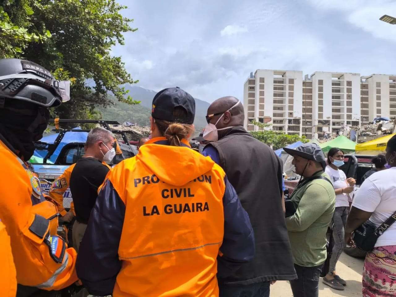Protección Civil sigue desplegado en zonas de emergencia en La Guaira