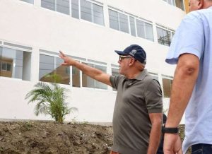 Jorge Rodríguez inspecciona obras habitacionales para campamentos