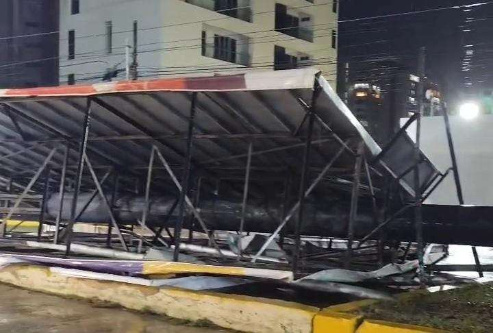 Aguacero con fuertes vientos azotó a Maracaibo y la Costa Oriental