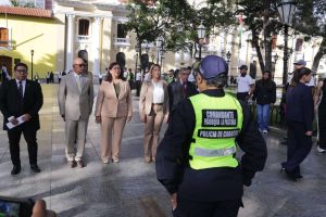 Carmen Meléndez exaltó la valentía del pueblo a un mes de los sismos