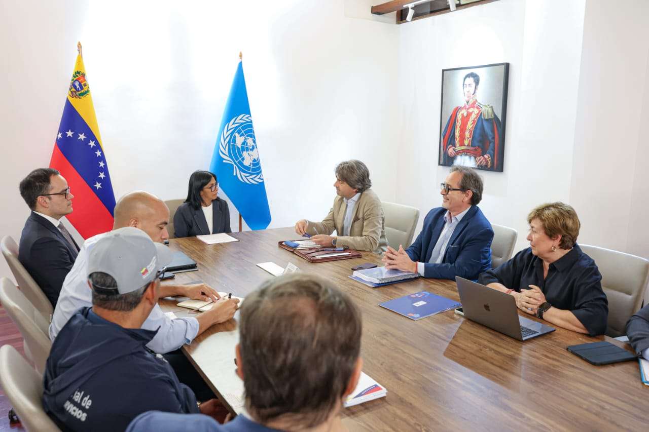 Presidenta (E) se reúne con Gianluca Rampolla para definir líneas del plan de recuperación y asistencia en Venezuela