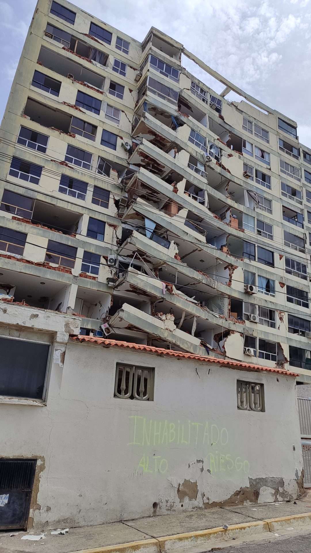 Cifras oficiales: 4.490 personas fallecidas tras los terremotos