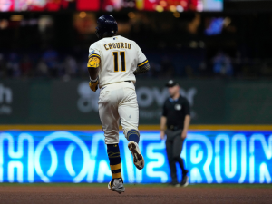Jackson Chourio destaca con jonrón en victoria de Milwaukee