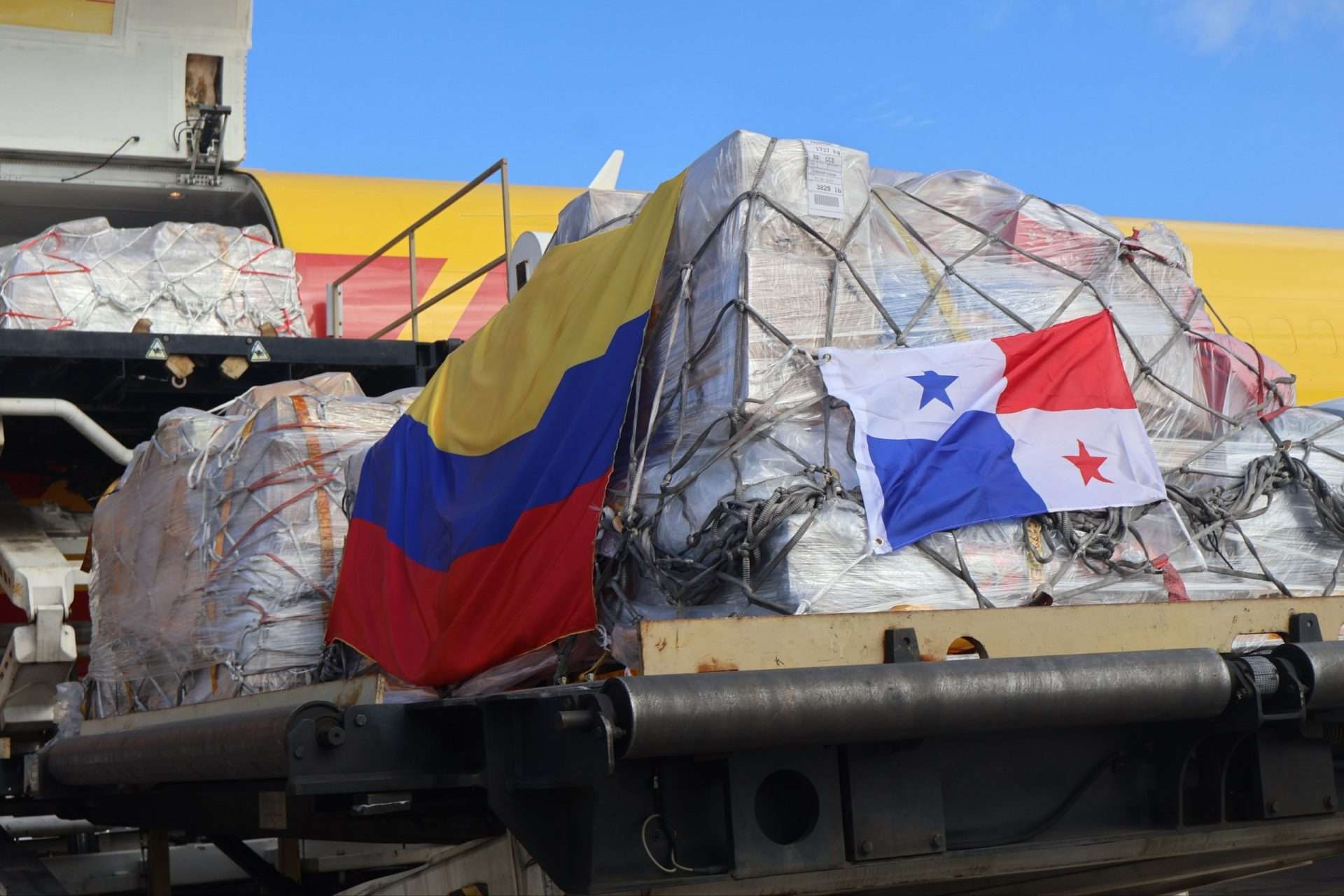 Más de 22 toneladas de ayuda humanitaria arriban a La Guaira procedentes de Panamá