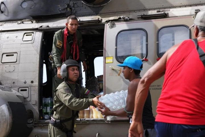 Puente aéreo garantiza entrega de ayuda humanitaria nacional en zonas incomunicadas
