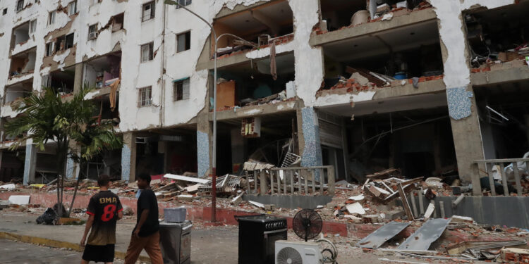 Suben a 35 los españoles muertos en los terremotos de Venezuela y 140 siguen desaparecidos