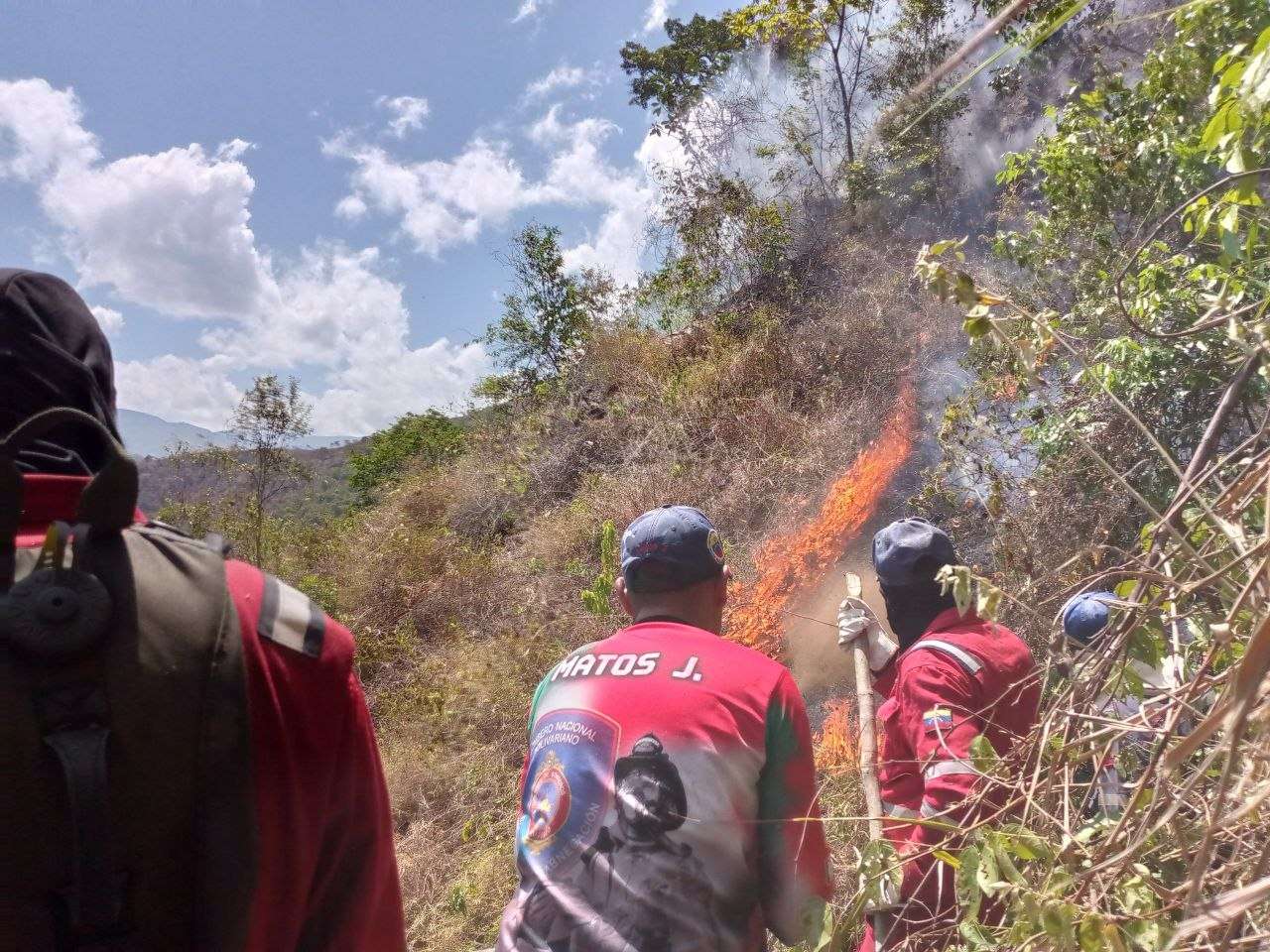 Bomberos sofocan 26 incendios forestales y de vegetación en Trujillo