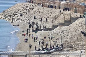 Aumenta la cifra de muertos entre migrantes marroquíes que cruzaron a Ceuta