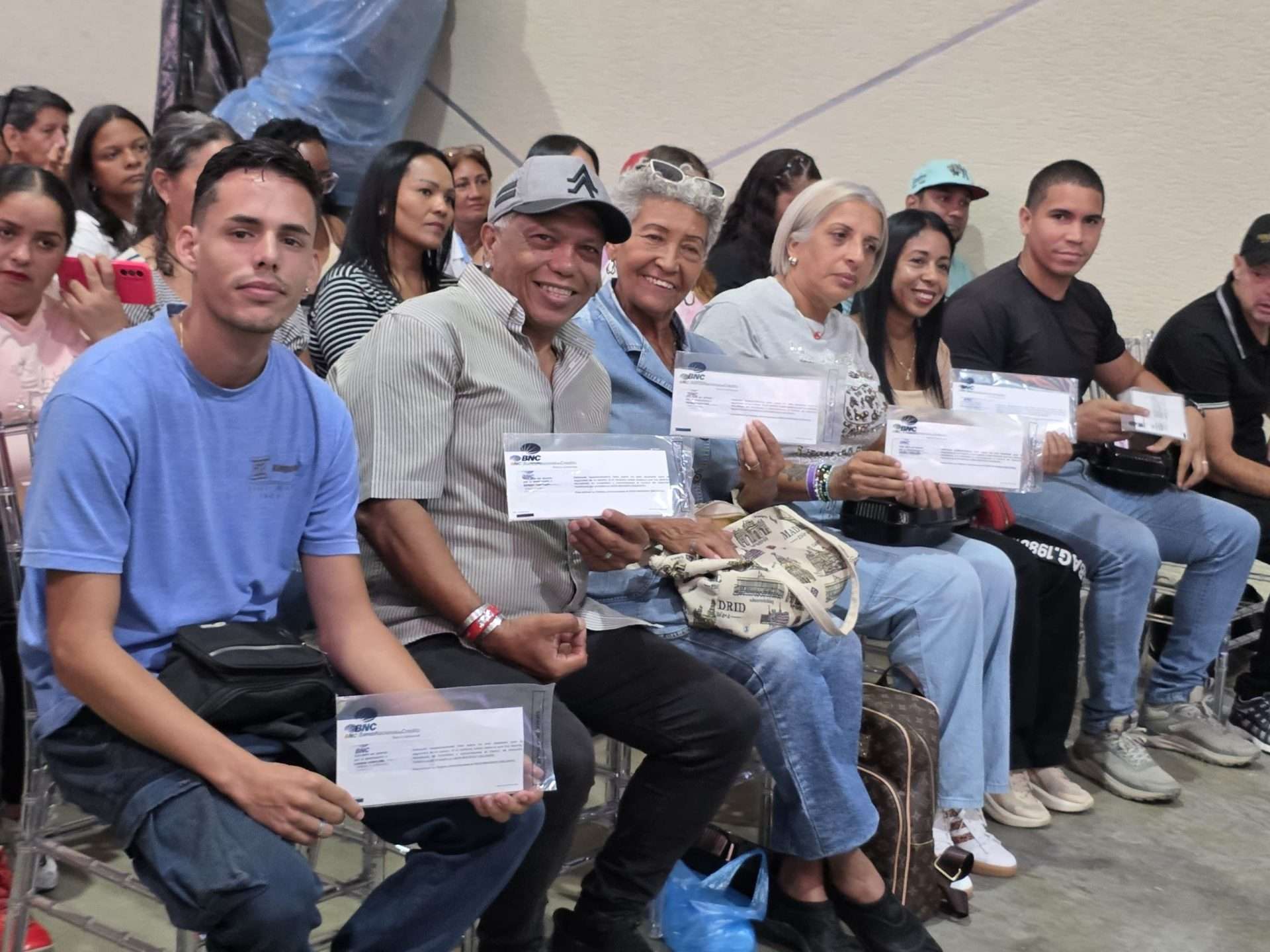 Banca privada financia a 997 emprendedores de La Guaira
