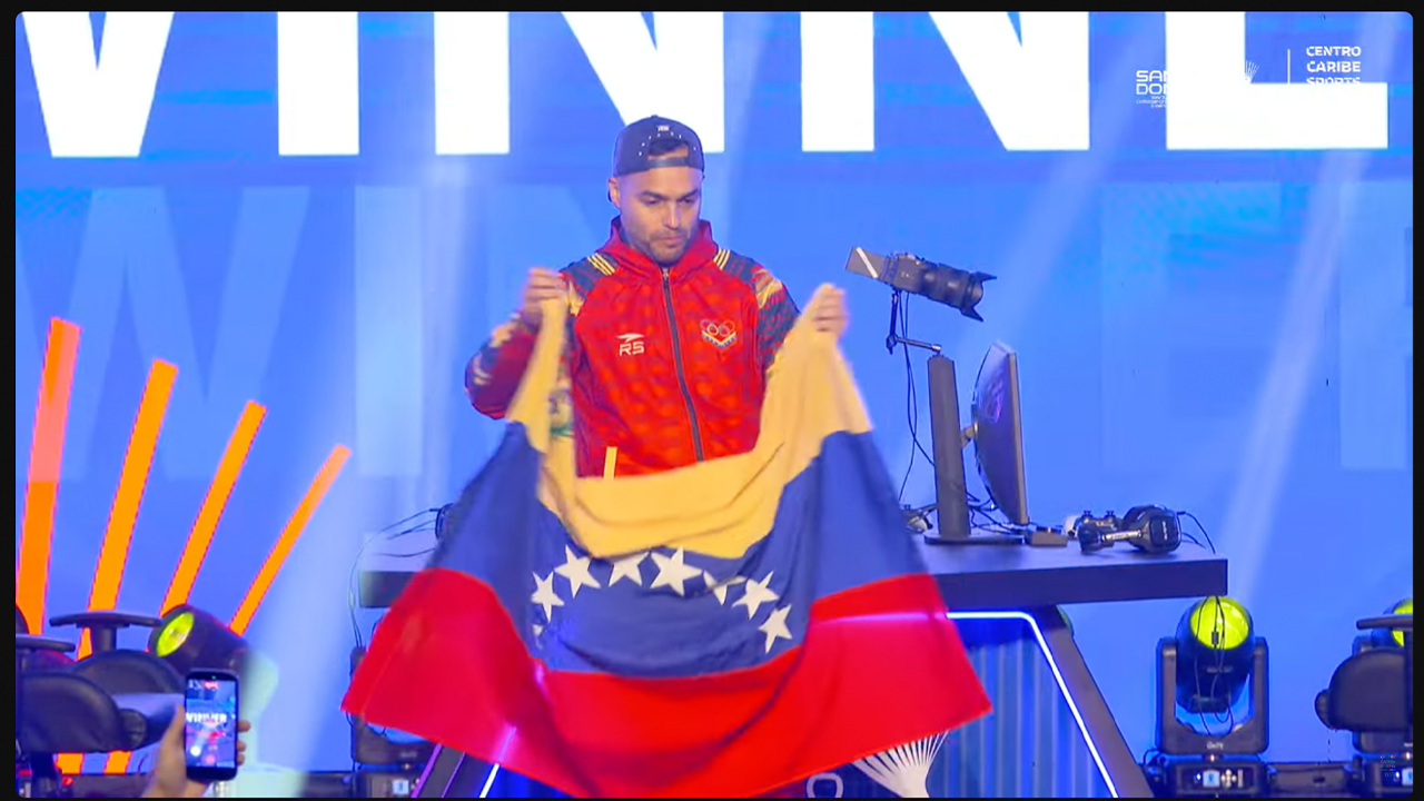 Carlos Salazar conquista la medalla de bronce en eFootball durante Santo Domingo 2026