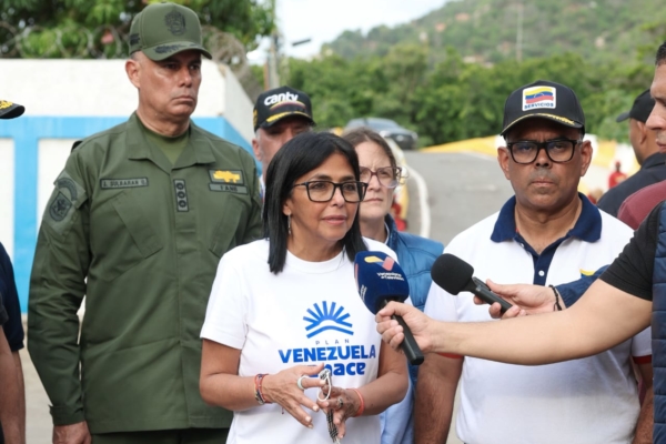 Delcy Rodríguez otorga créditos a más de 1.000 comercios para apoyar a los emprendedores afectados por los terremotos