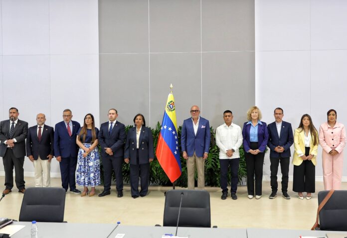 Inicia diálogo nacional con exdiputados opositores de la AN de 2015