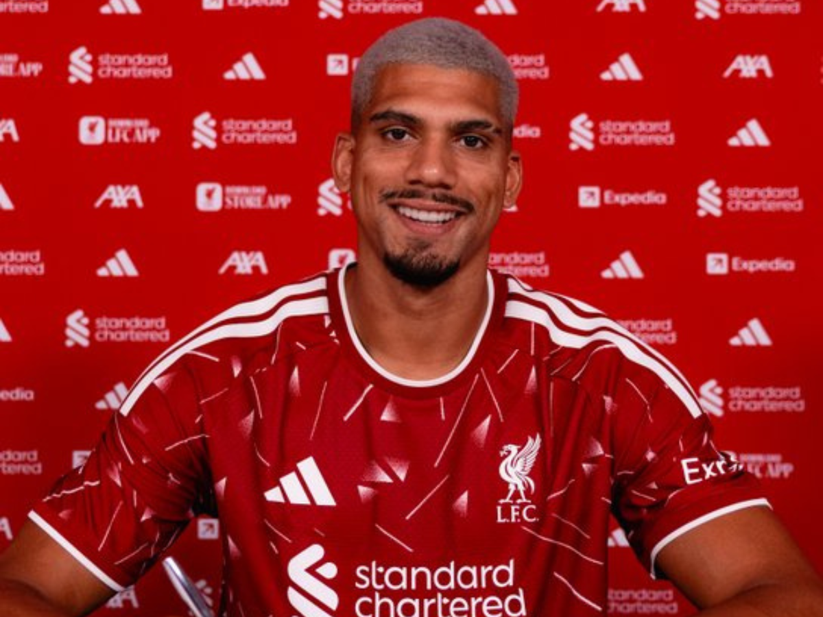 Ronald Araújo es nuevo jugador del Liverpool