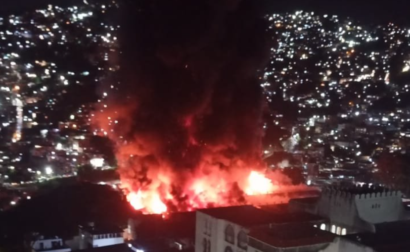 Bomberos de Caracas combatieron incendio de gran magnitud en zona industrial de El Llanito