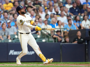 Jackson Chourio encabeza el triunfo de Cerveceros