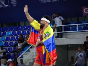 José Díaz revalidó título en la lucha