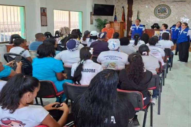 Capacitan a 501 trabajadores de la salud en protocolos de vacunación para campamentos