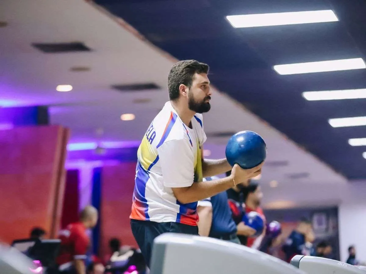 Bowling cerró con el oro de Monacelli