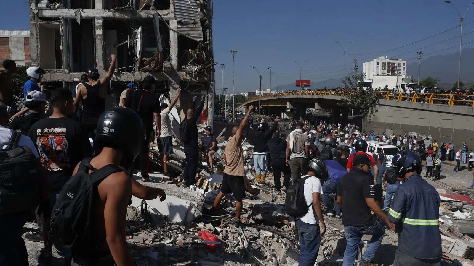 Gobierno de Colombia decreta desastre nacional tras sismo de 7,4