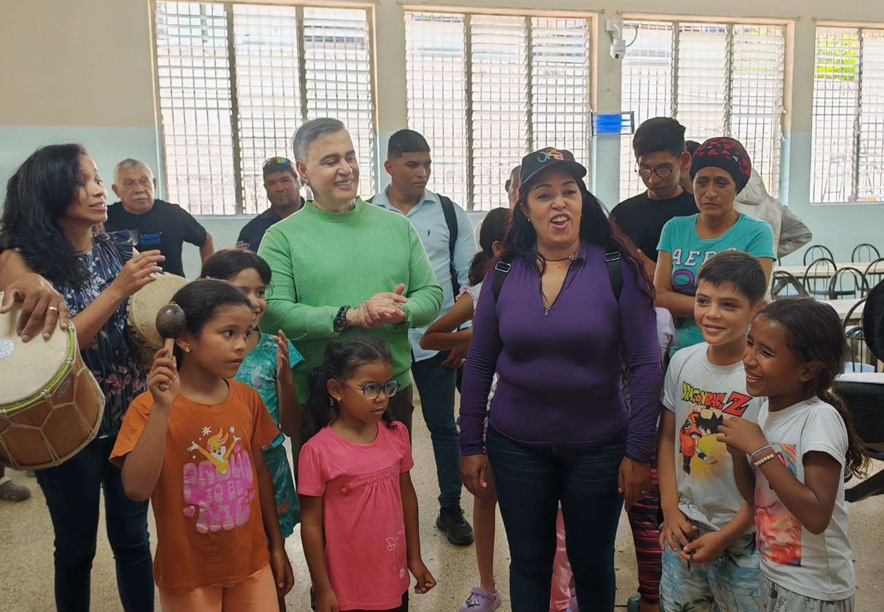 Gran Misión Viva Venezuela llevó alegría y cantos al campamento Jesús Enrique Losasa