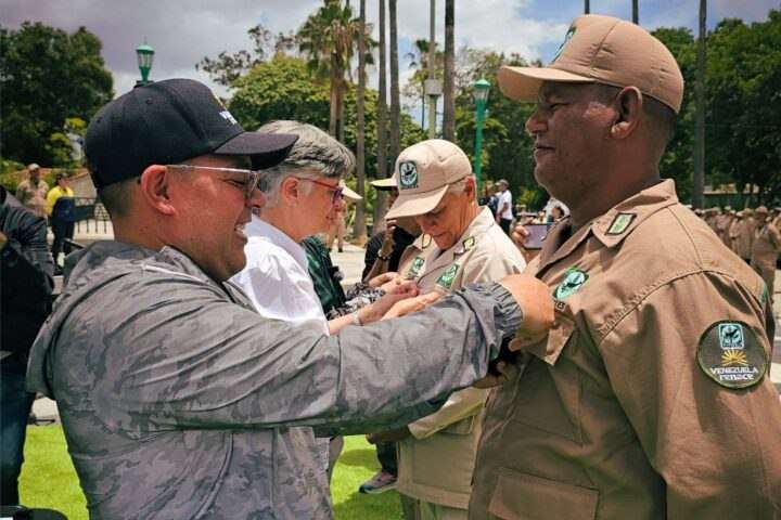 Rinden homenaje a guardaparques y bomberos forestales tras su labor en la emergencia sísmica