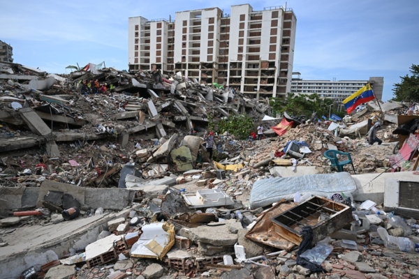 35 estructuras serán demolidas en La Guaira en los próximos días